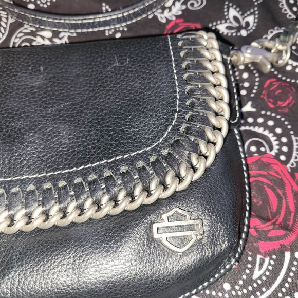 Harley-Davidson Black Crossbody Bag with Silver Chain - Picture 2 of 12